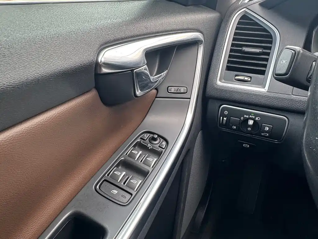 Volvo XC60 2016 — фото 18