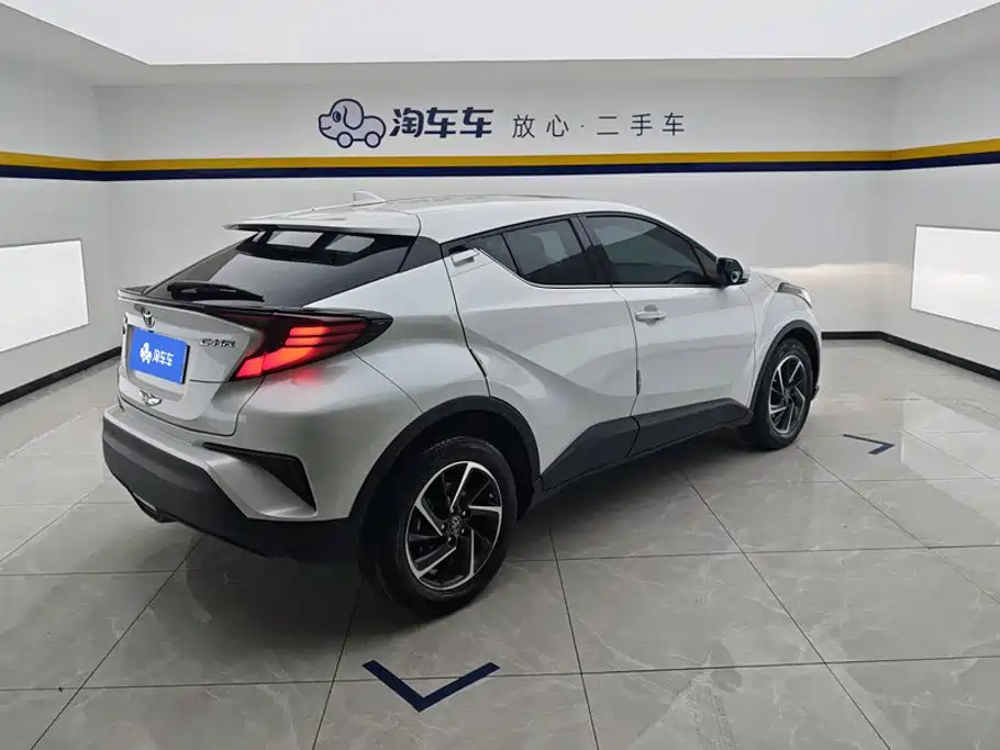 Toyota C-HR 2024 — фото 3