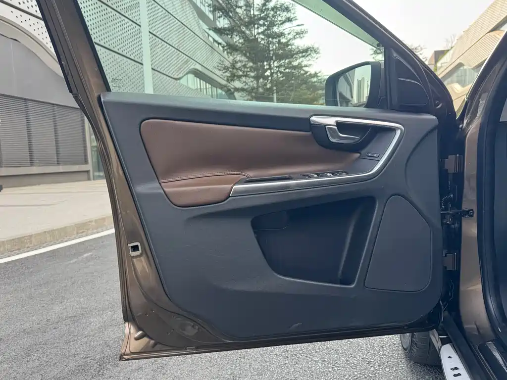 Volvo XC60 2016 — фото 11