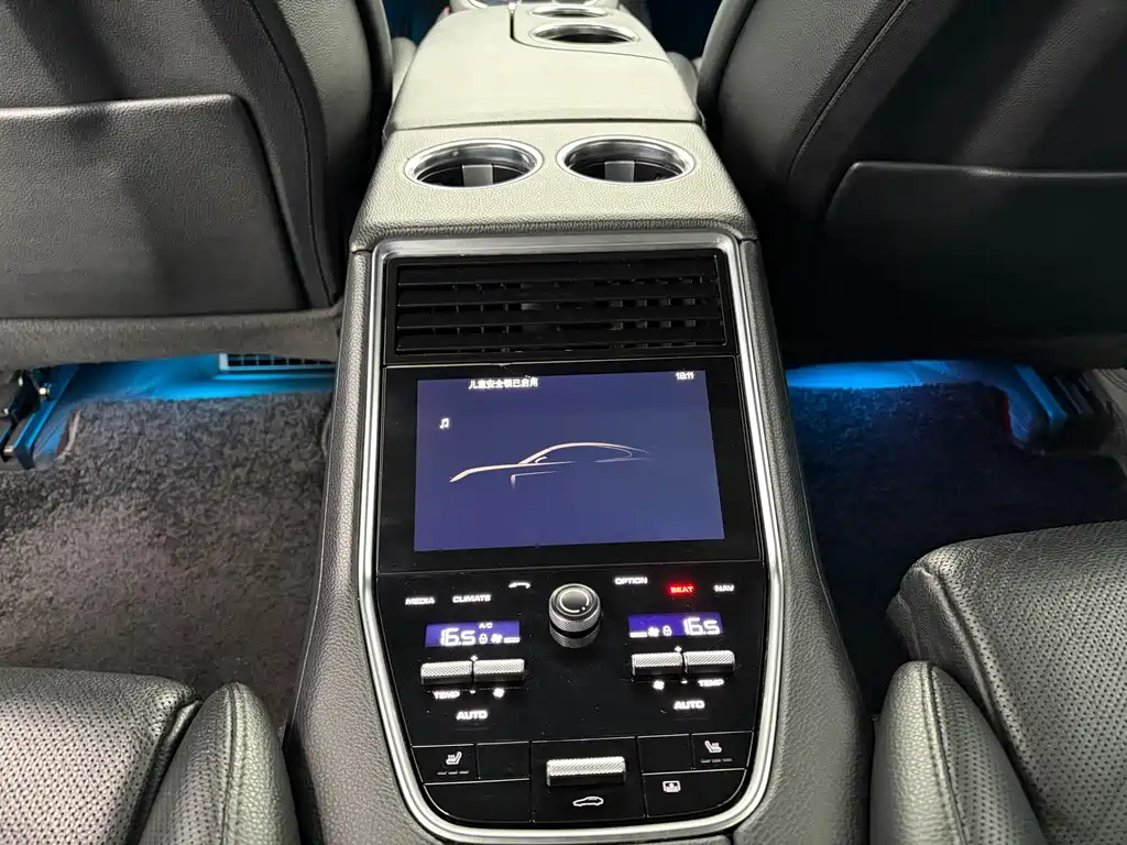 Porsche Panamera 2018 — фото 10