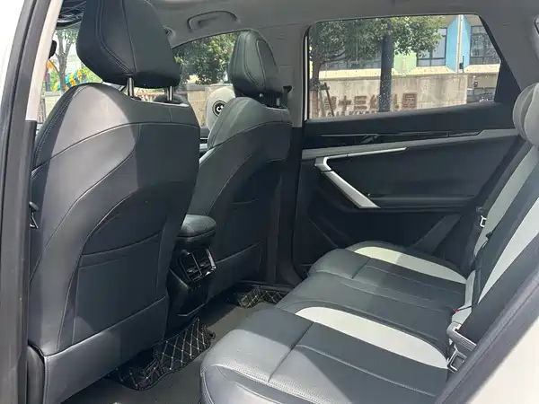 Geely Boyue L 2025