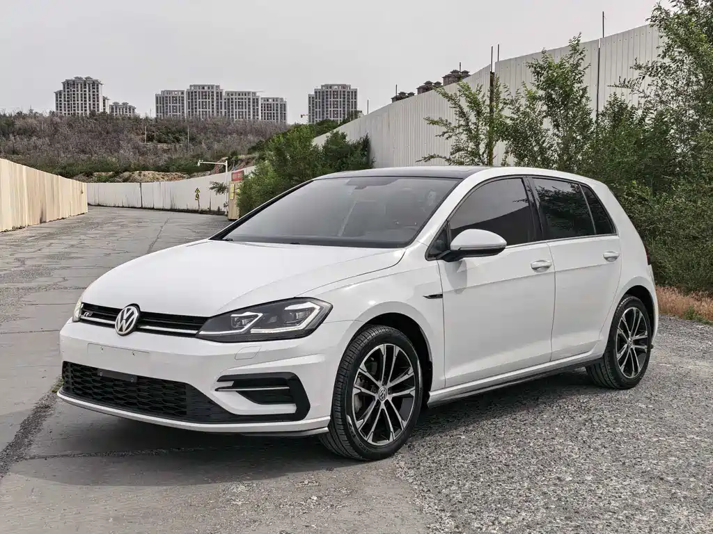 Volkswagen Golf 2018 — фото 1
