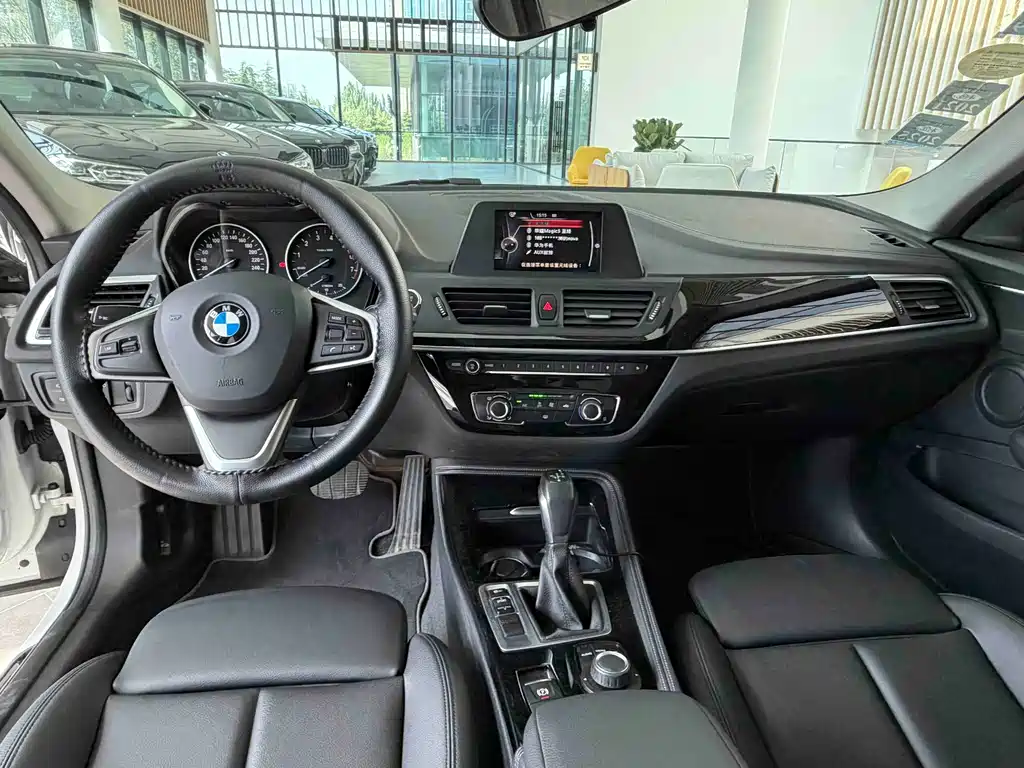 BMW 1 Series 2017 — фото 9