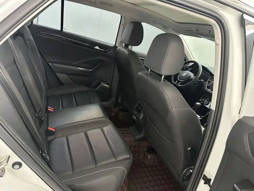 Volkswagen T-Roc 2022 — фото 13