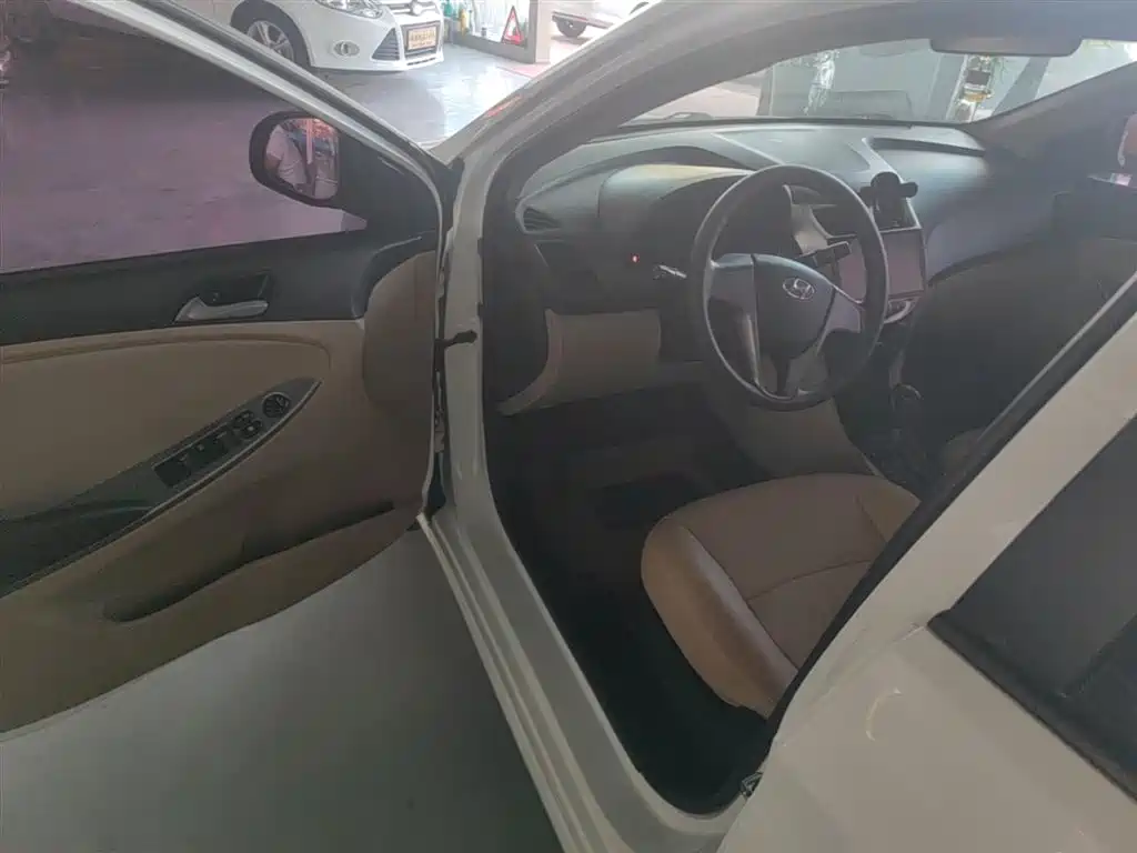 Hyundai Verna 2015 — фото 16