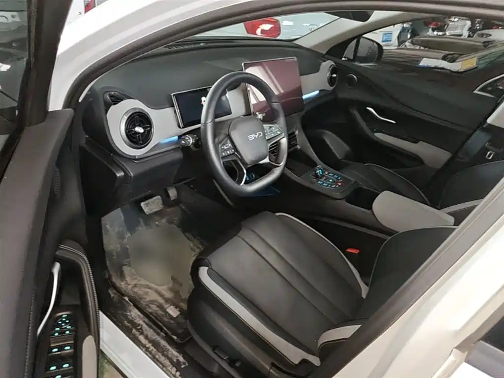 BYD Seal 05 DM-i 2025 — фото 16