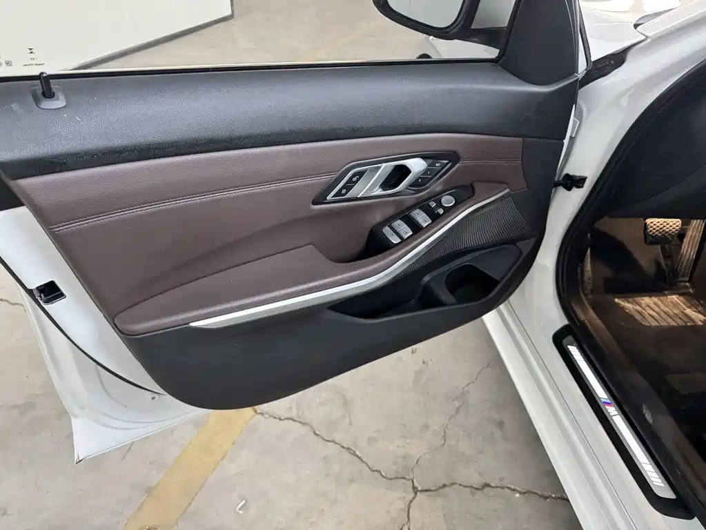 BMW 3 Series 2023 — фото 18
