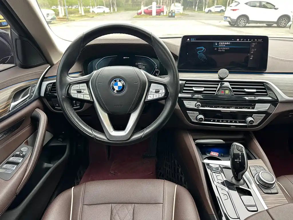 BMW 5 Series New Energy 2022 — фото 16