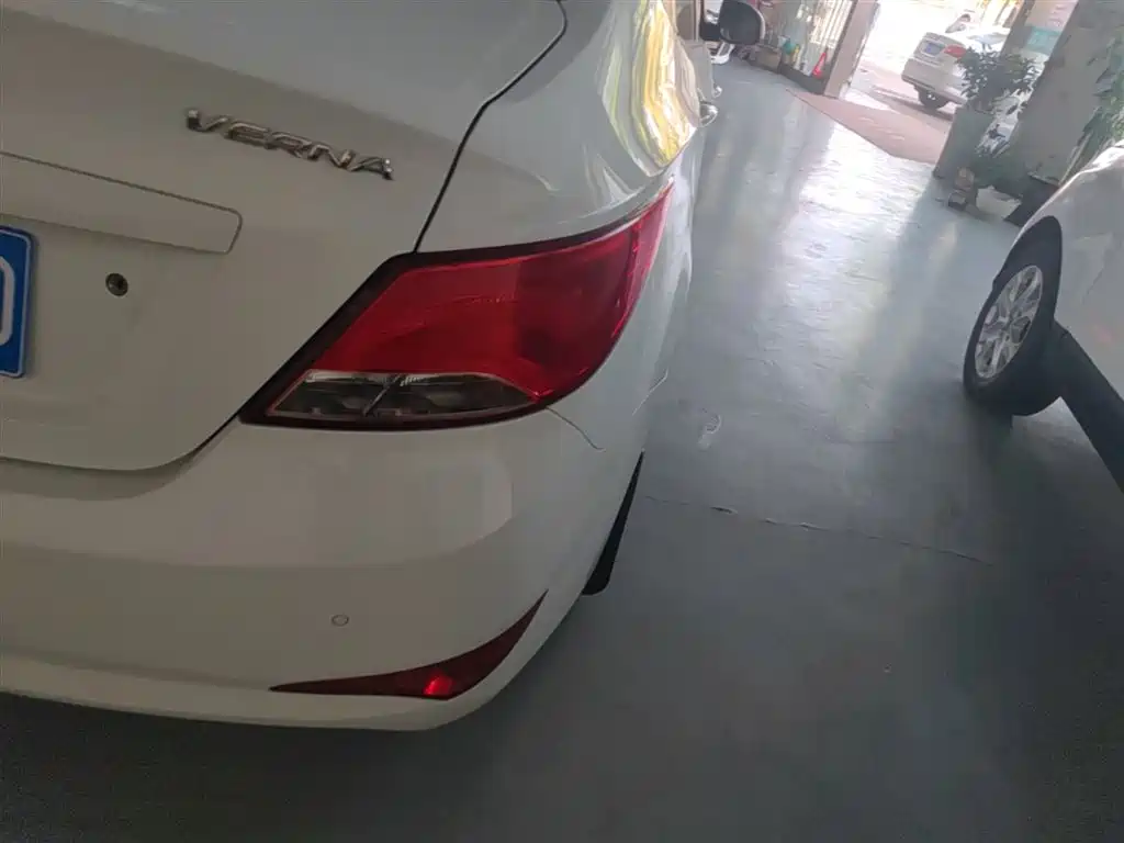 Hyundai Verna 2015 — фото 8
