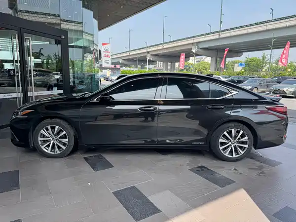 Lexus ES 2020