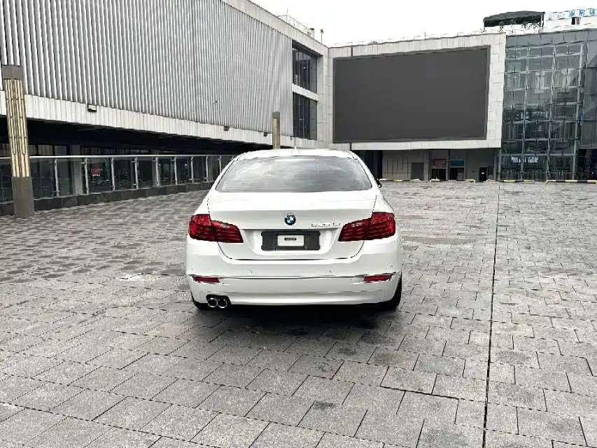 BMW 5 Series 2015 — фото 8
