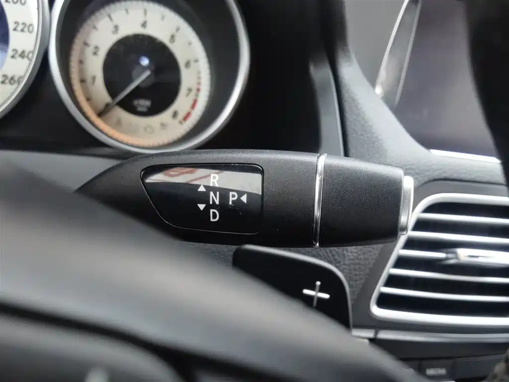 Mercedes-Benz E-Class 2016 — фото 13