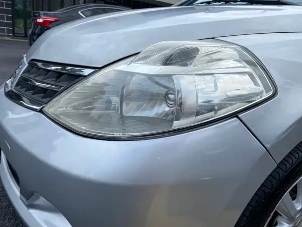 Nissan Tiida 2008