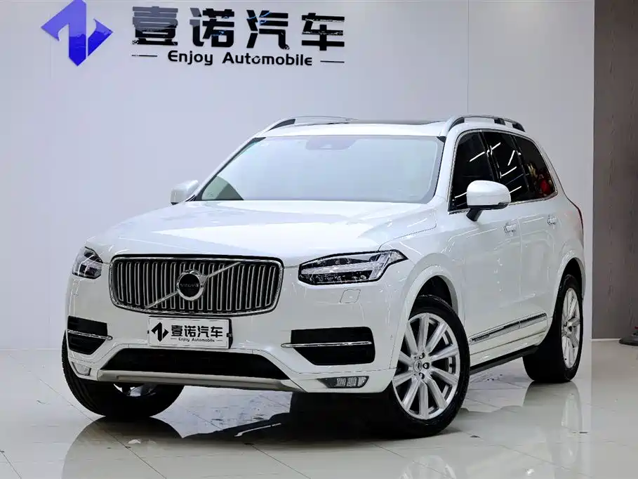 Volvo XC90 2018 — фото 9
