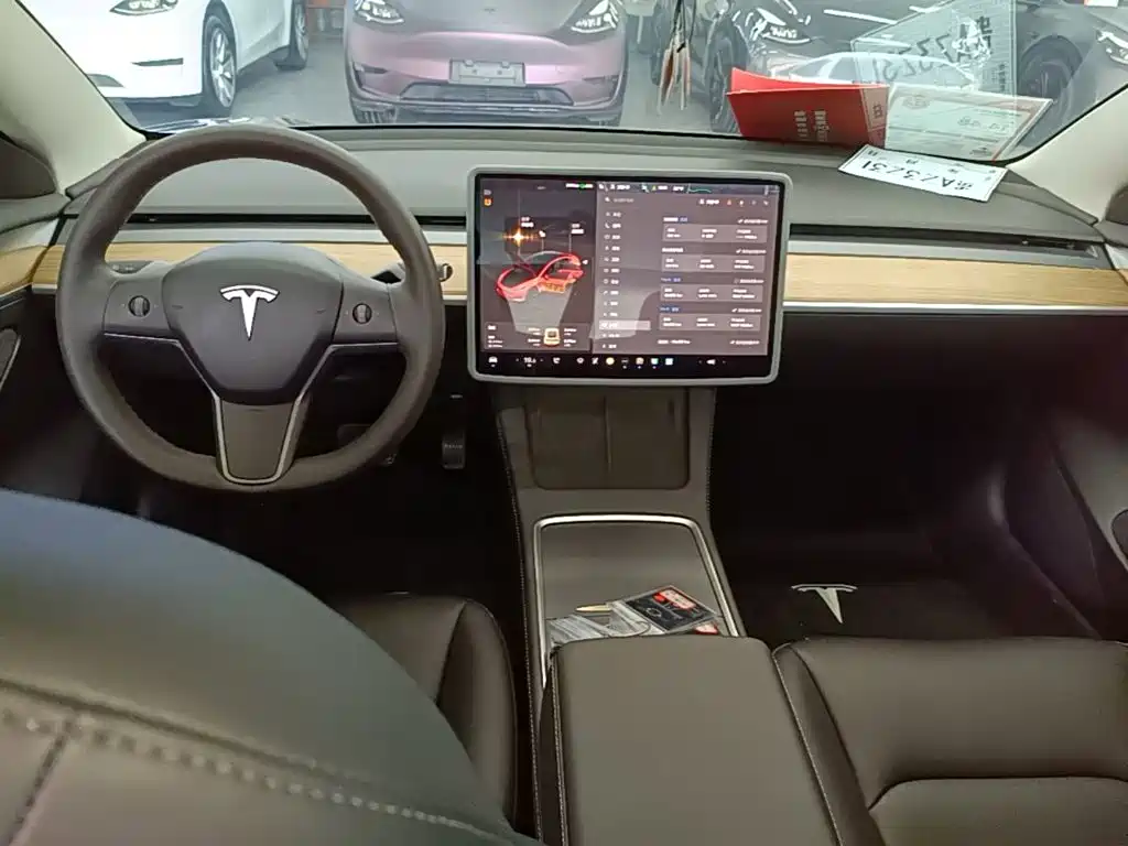Tesla Model 3 2023 — фото 10