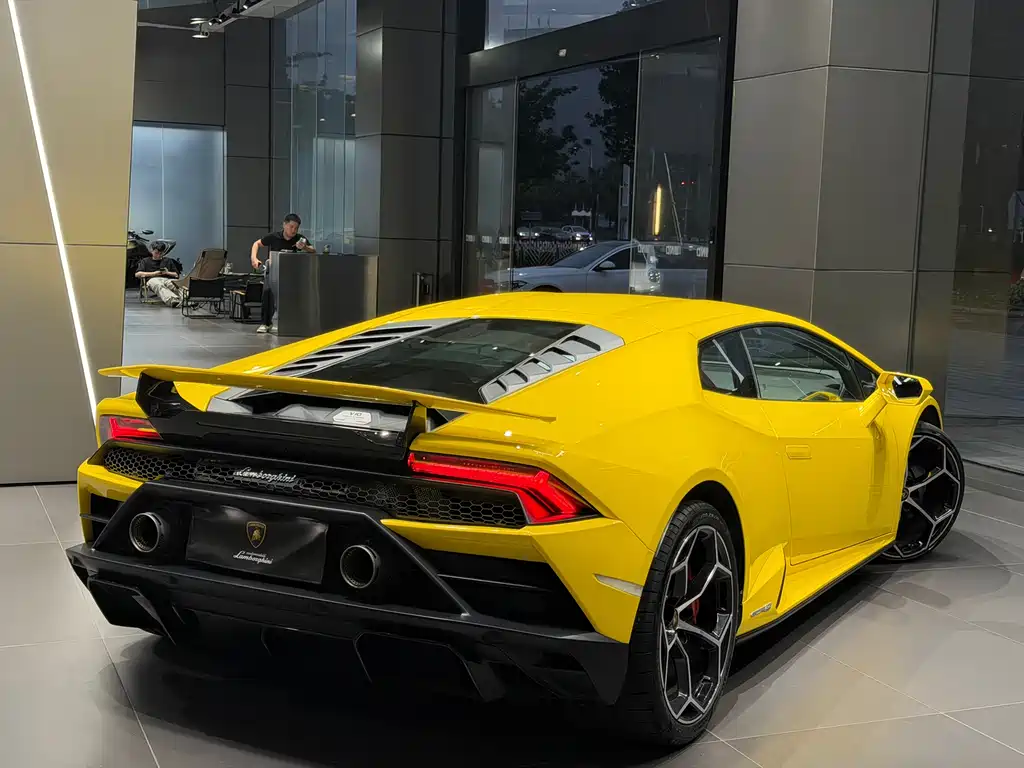 Lamborghini Huracán 2021 — фото 10