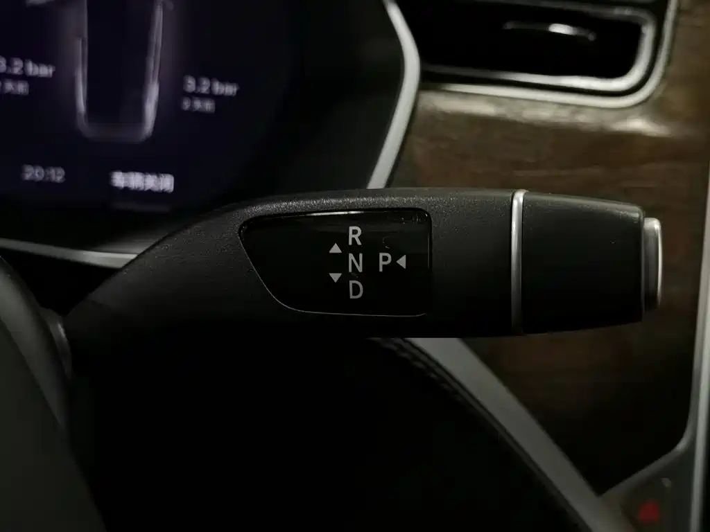 Tesla Model X 2017 — фото 13