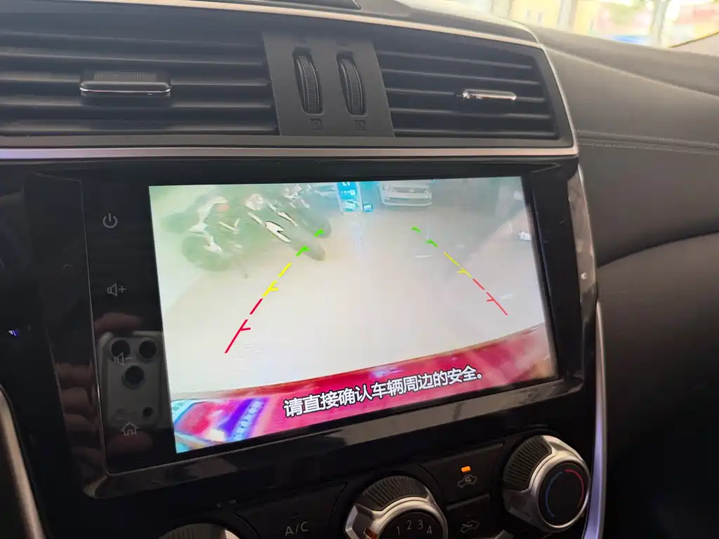 Nissan Tiida 2019 — фото 20