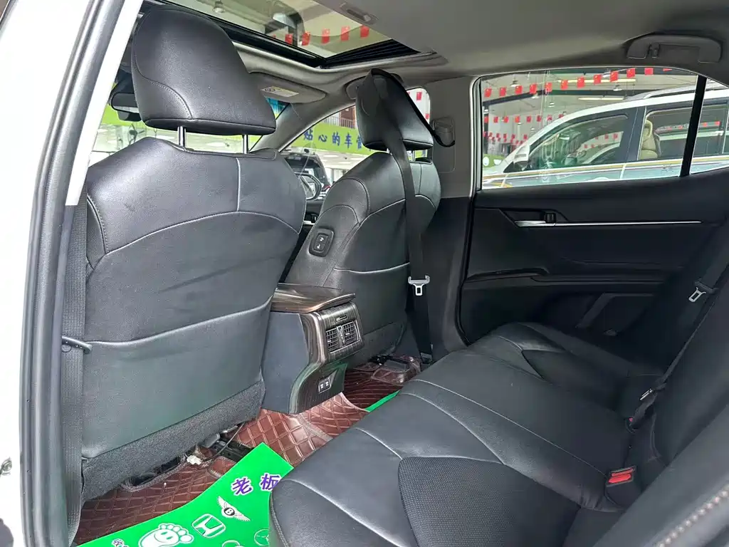 Toyota Camry 2020 — фото 11