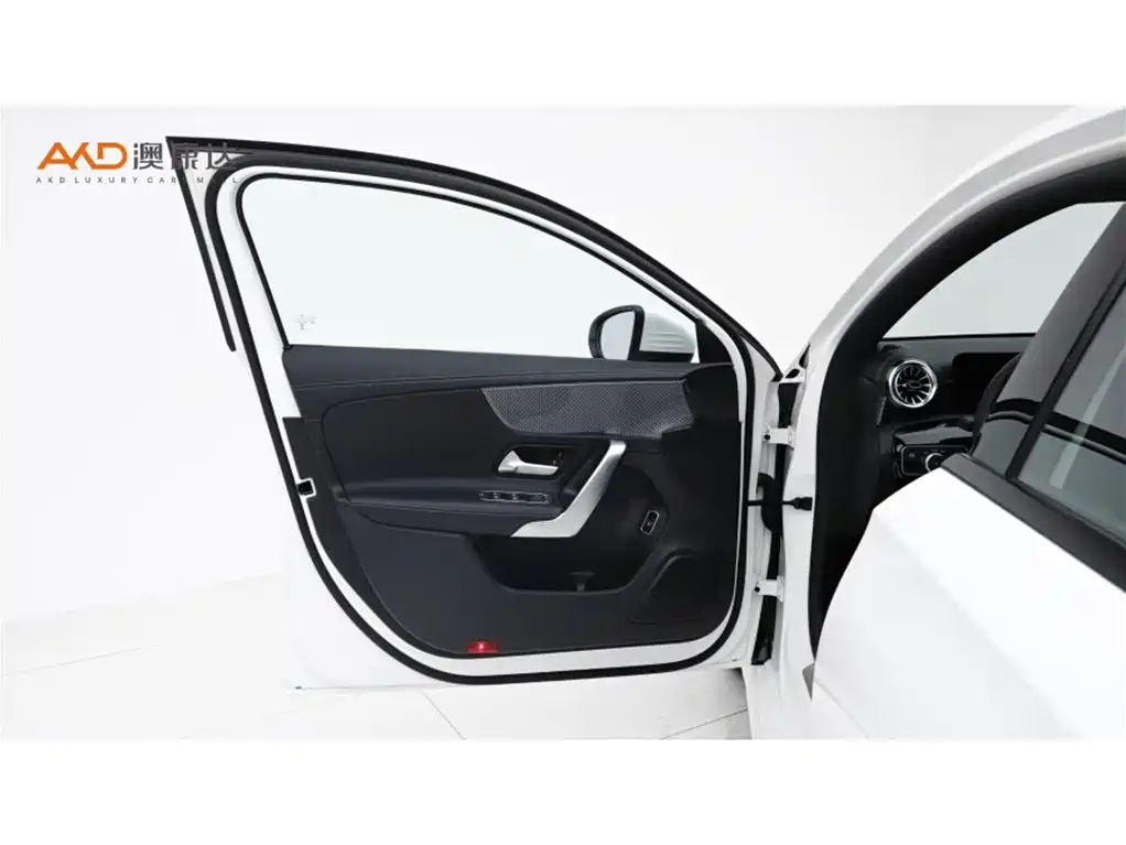 Mercedes-Benz A-Class 2022 — фото 10