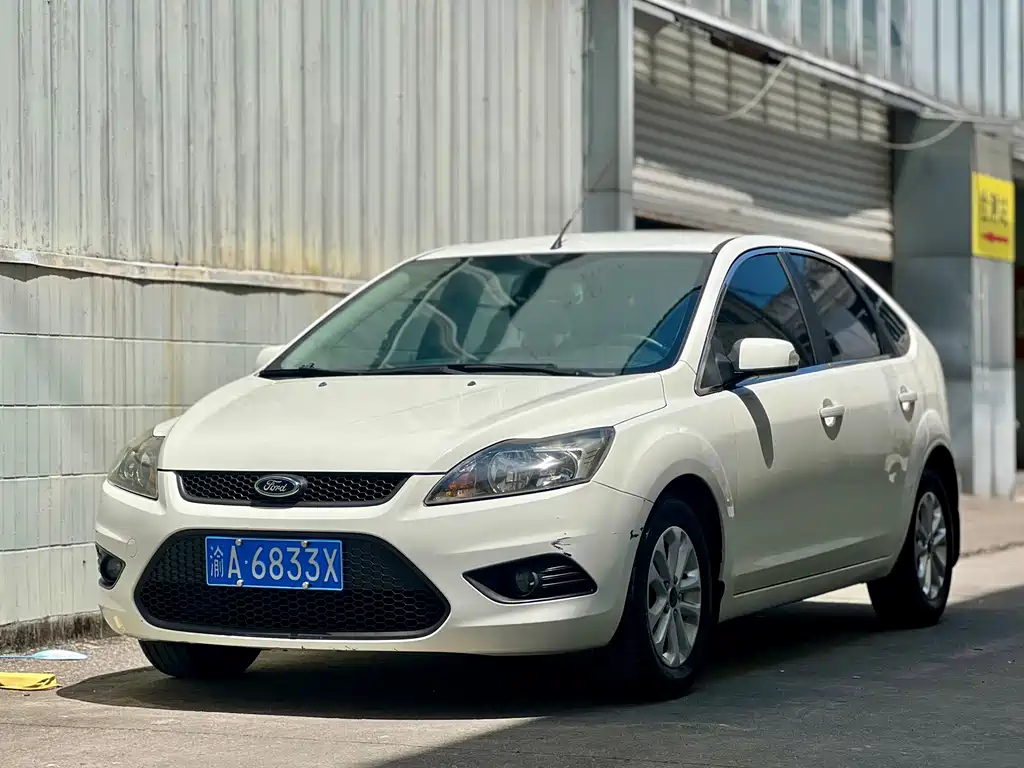 Ford Focus 2013 — фото 1