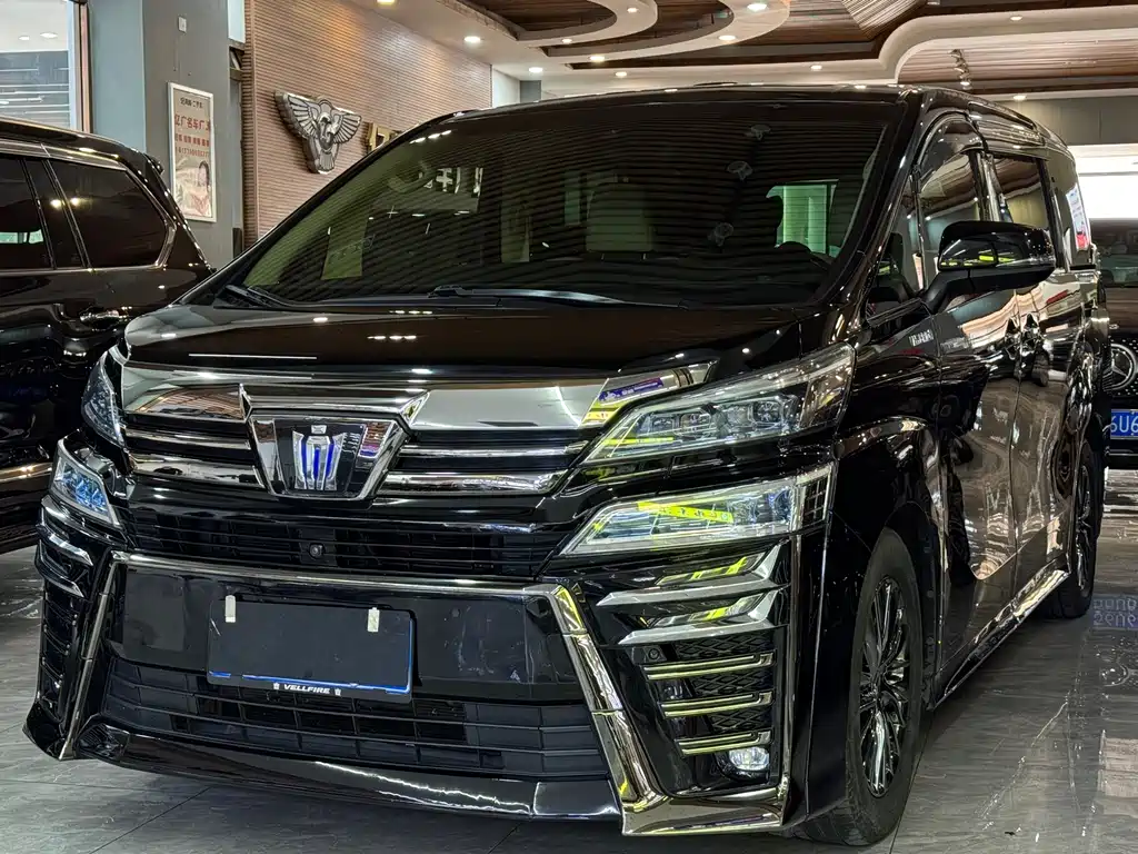 Toyota Vellfire 2021 — фото 1