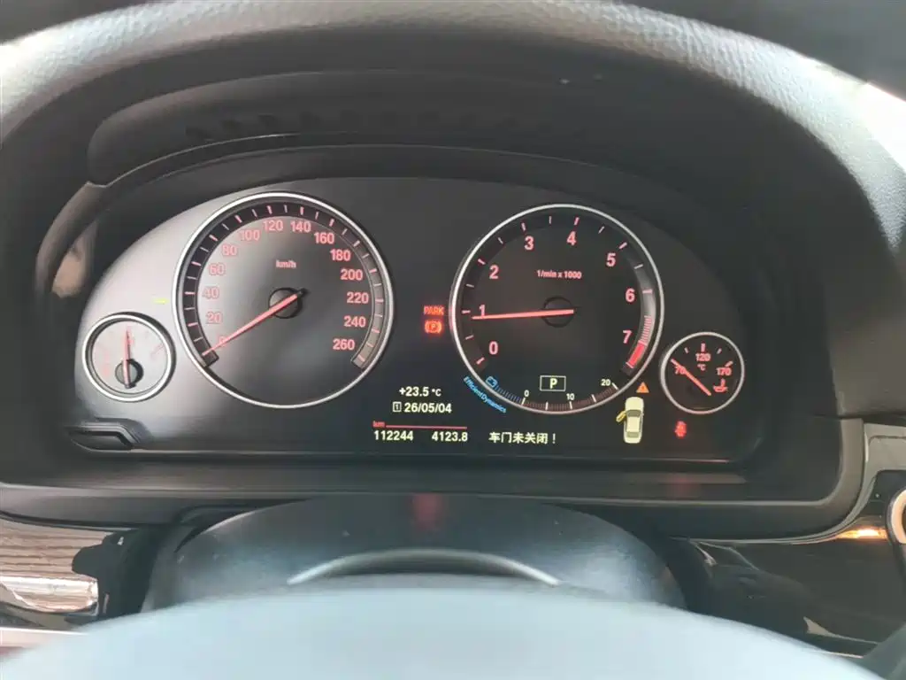BMW 5 Series 2017 — фото 12