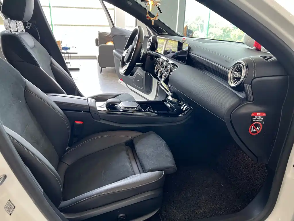 Mercedes-Benz A-Class 2019 — фото 4