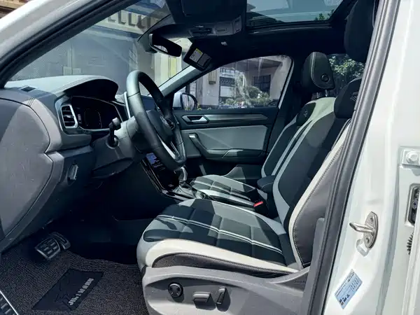 Volkswagen T-Roc 2025