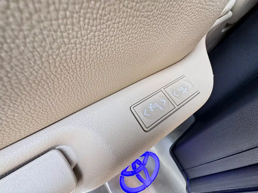 Toyota Sienna 2022 — фото 13