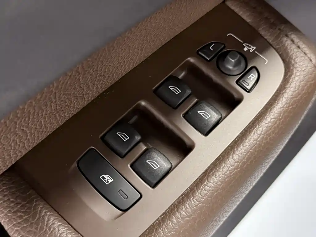 Volvo XC60 2021 — фото 5