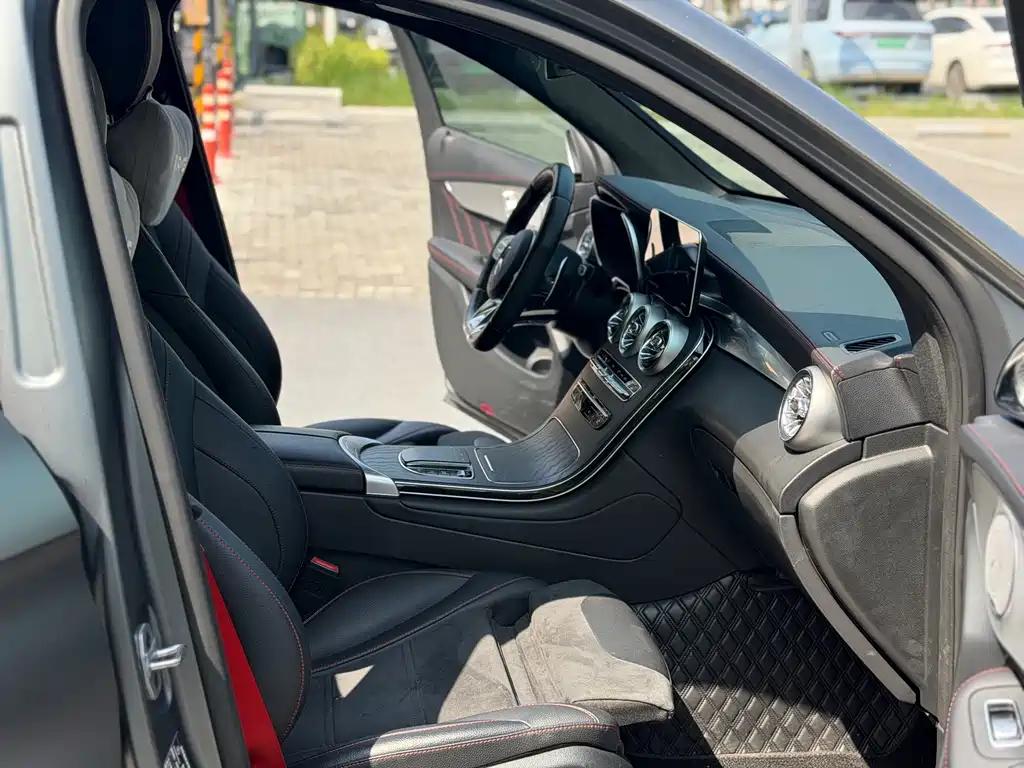 Mercedes-Benz GLC AMG 2023 — фото 10