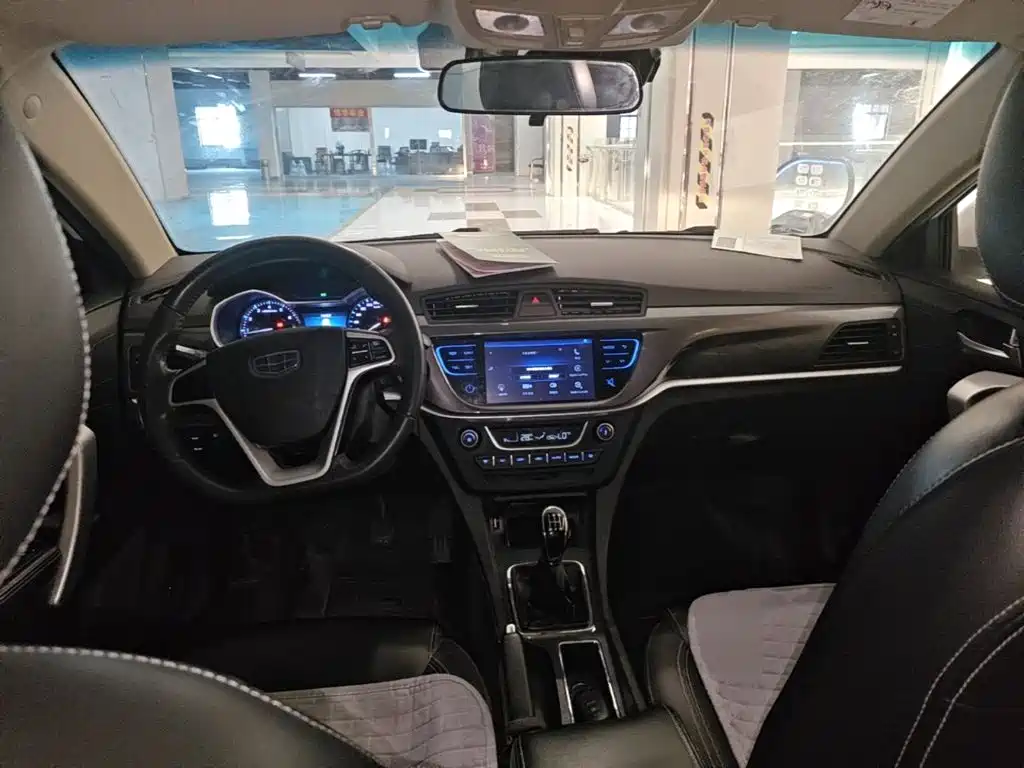 Geely Emgrand 2017 — фото 10