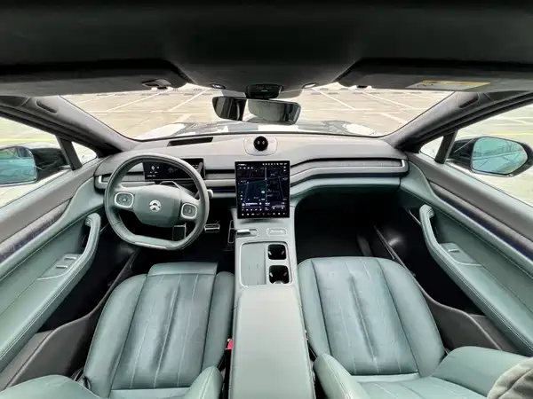 NIO ES8 2023