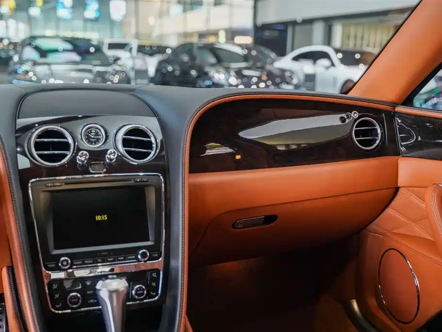 Bentley Flying Spur 2016 — фото 15