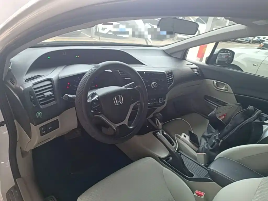Honda Civic 2016 — фото 10