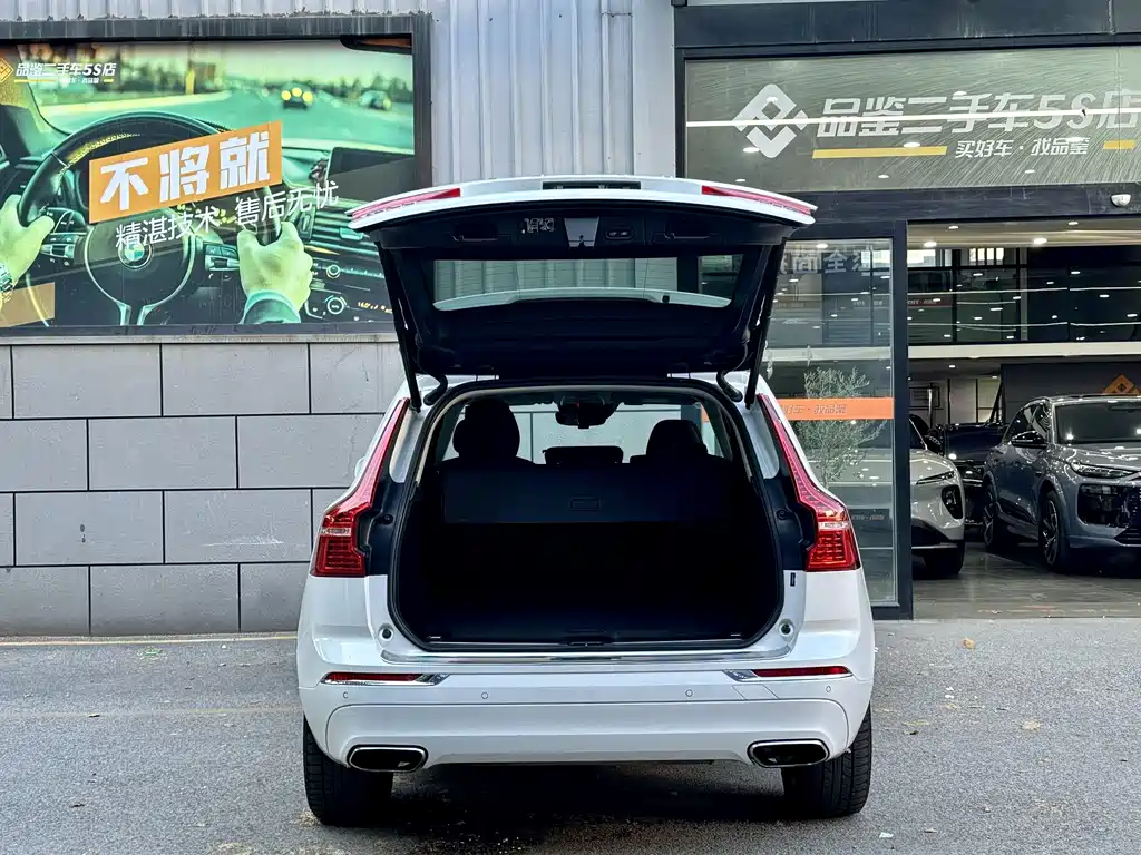 Volvo XC60 2019 — фото 18