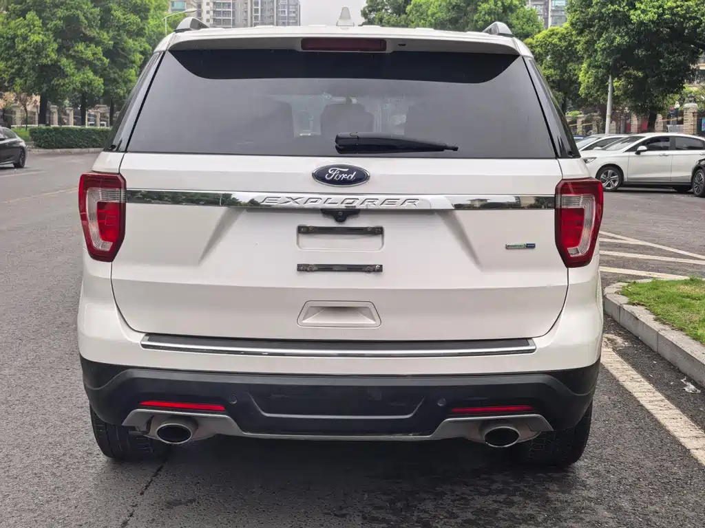 Ford Explorer 2019 — фото 10