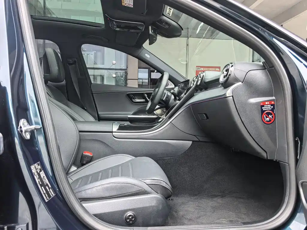 Mercedes-Benz C-Class 2023 — фото 6