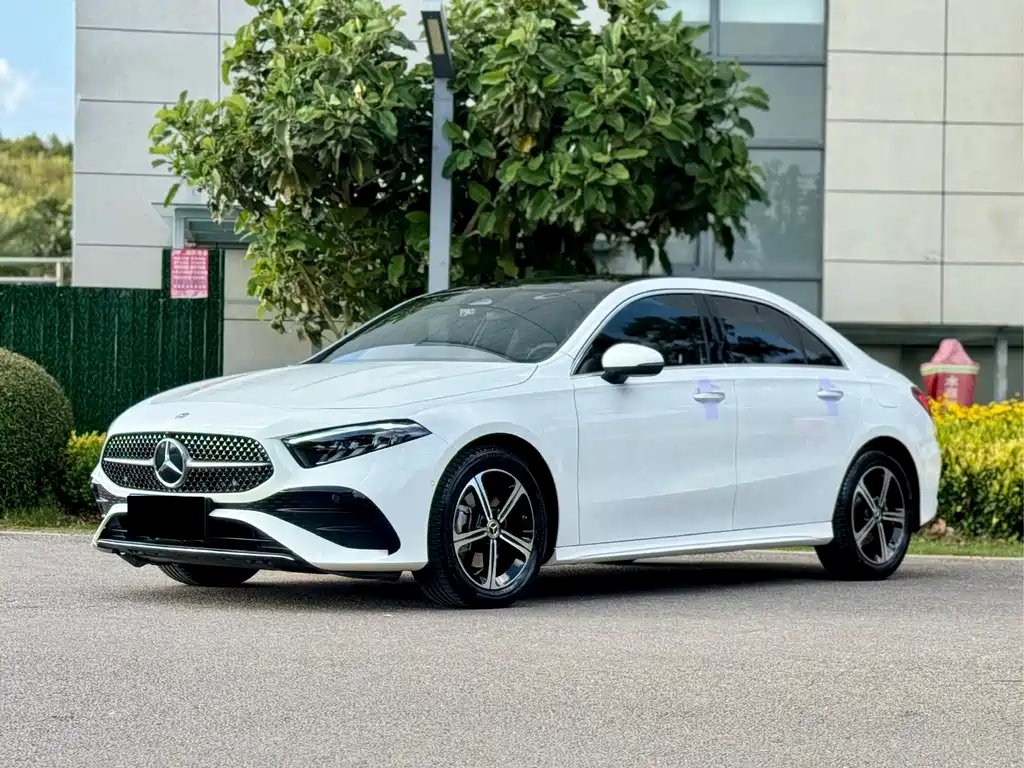 Mercedes-Benz A-Class 2024 — фото 1