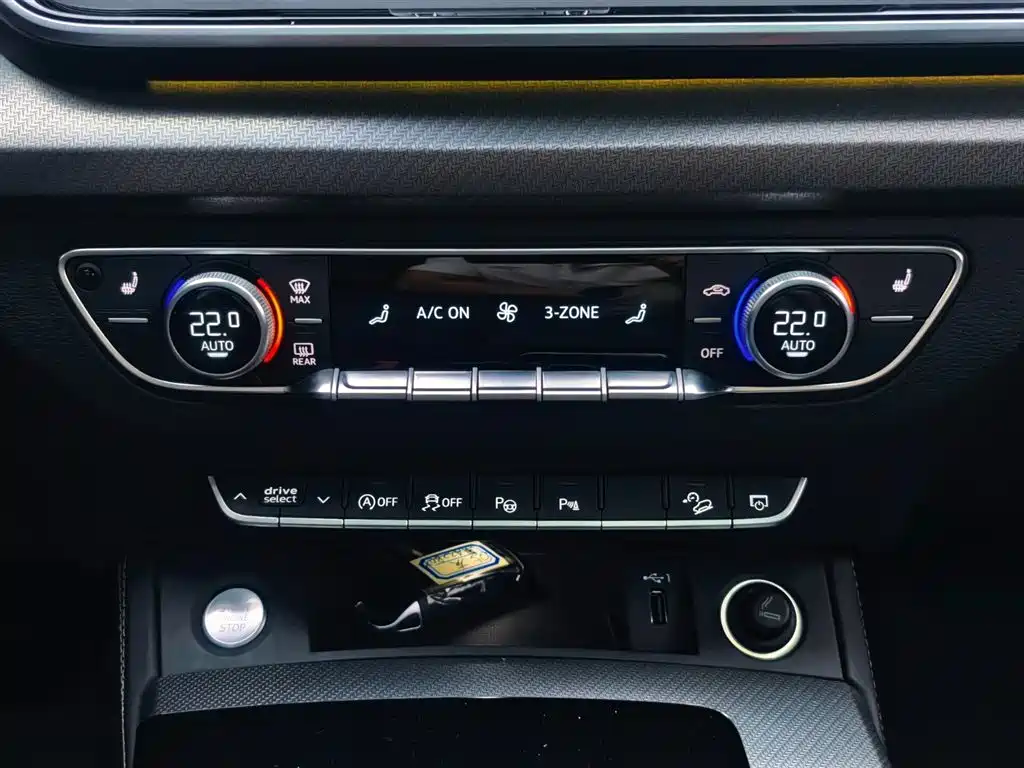 Audi Q5L 2023 — фото 14