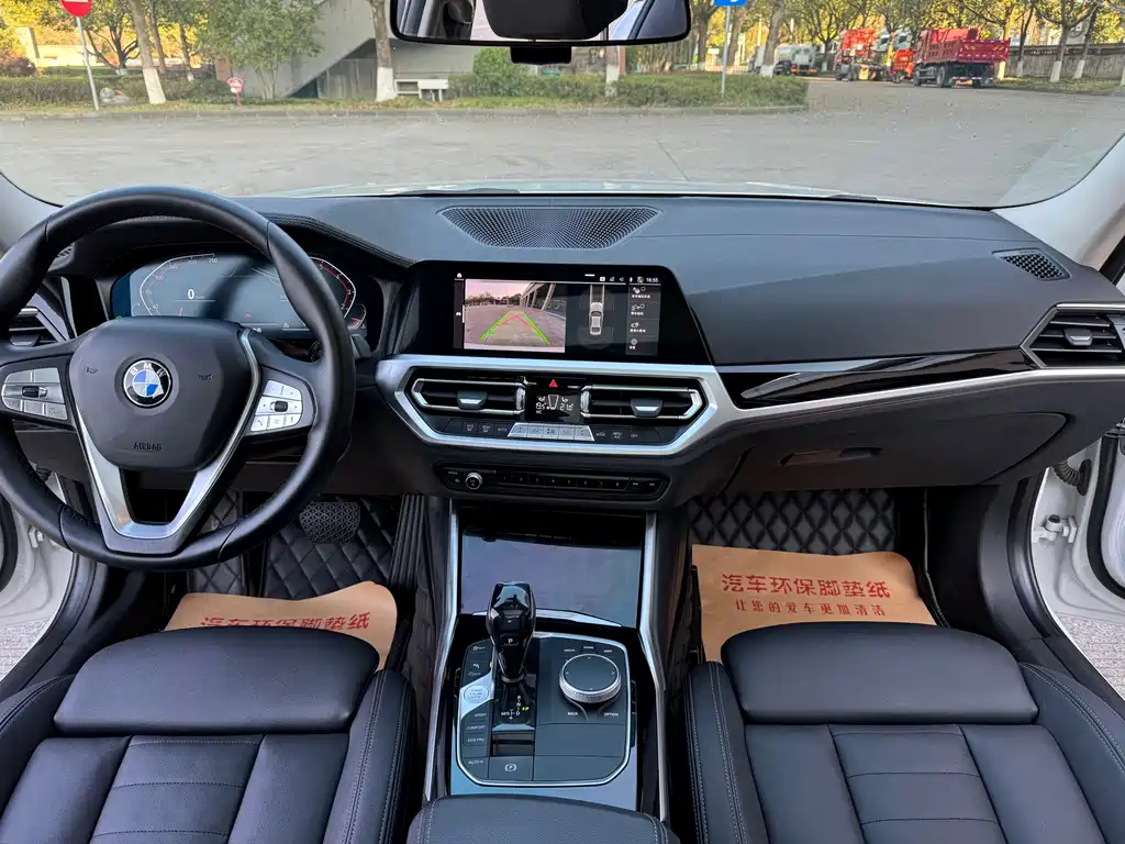 BMW 3 Series 2019 — фото 11