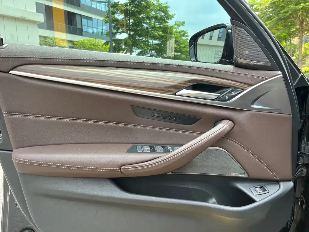 BMW 5 Series 2022 — фото 18