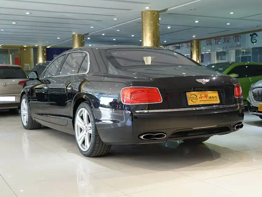 Bentley Flying Spur 2015 — фото 16