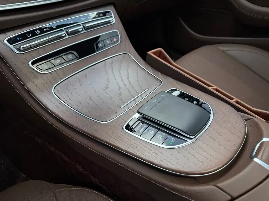Mercedes-Benz E-Class 2023 — фото 13