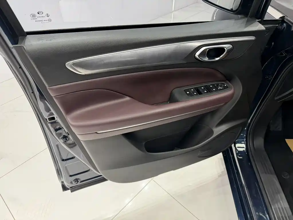 GAC Motor Trumpchi M6 2022 — фото 8