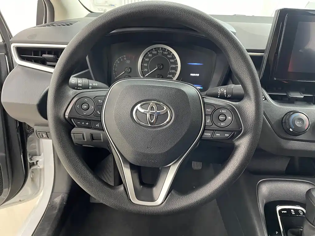 Toyota Corolla 2023 — фото 11