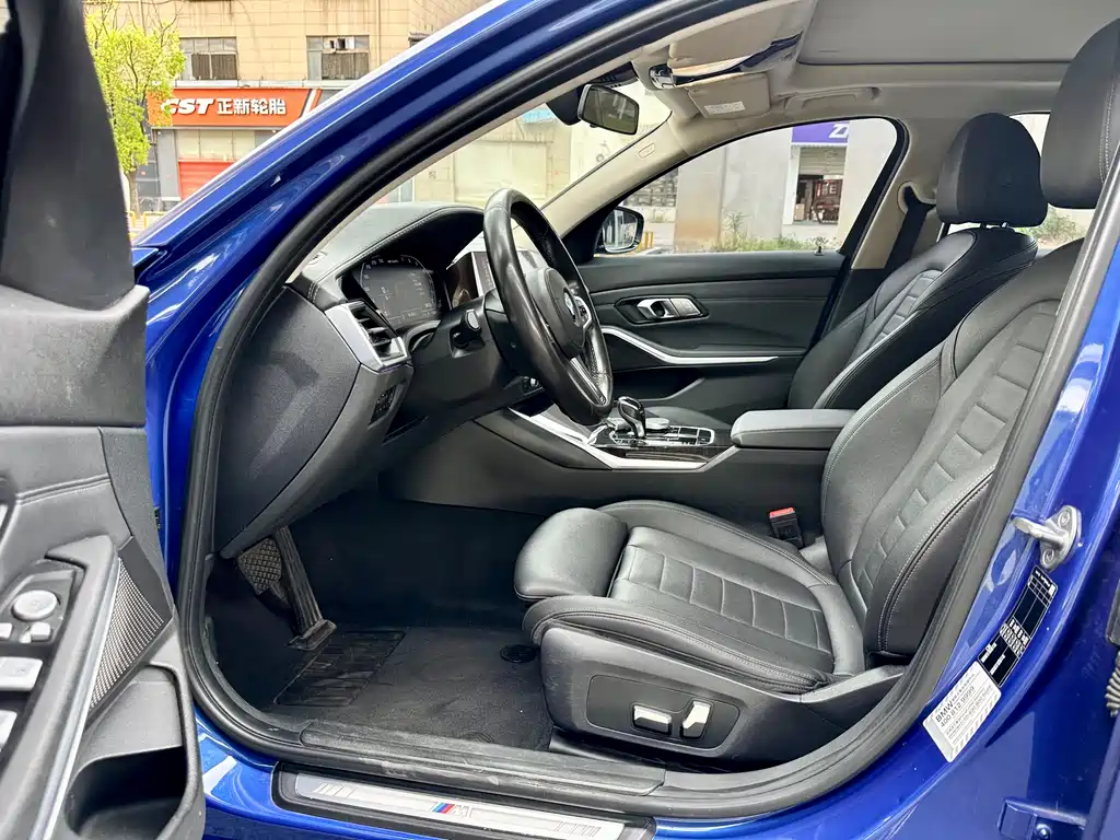 BMW 3 Series 2019 — фото 10