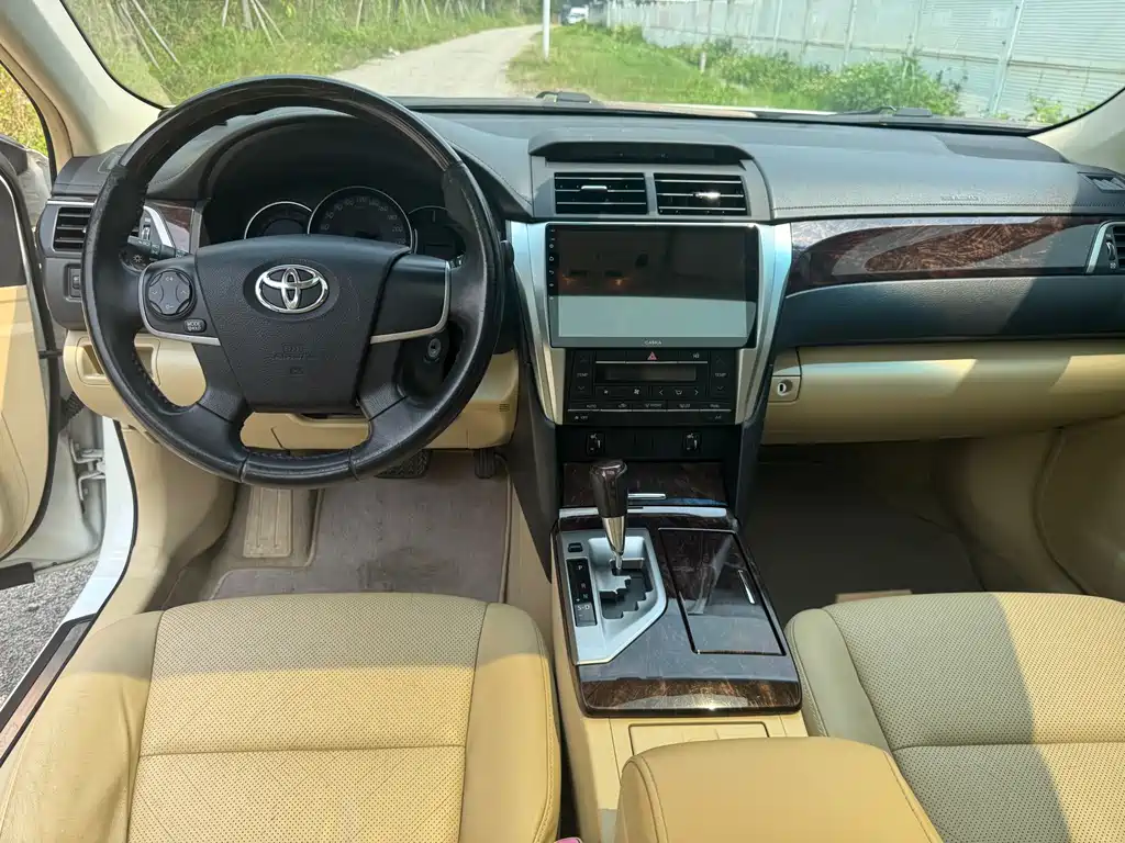Toyota Camry 2016 — фото 8