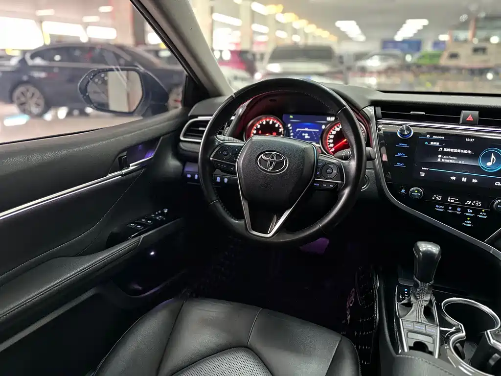 Toyota Camry 2020 — фото 13
